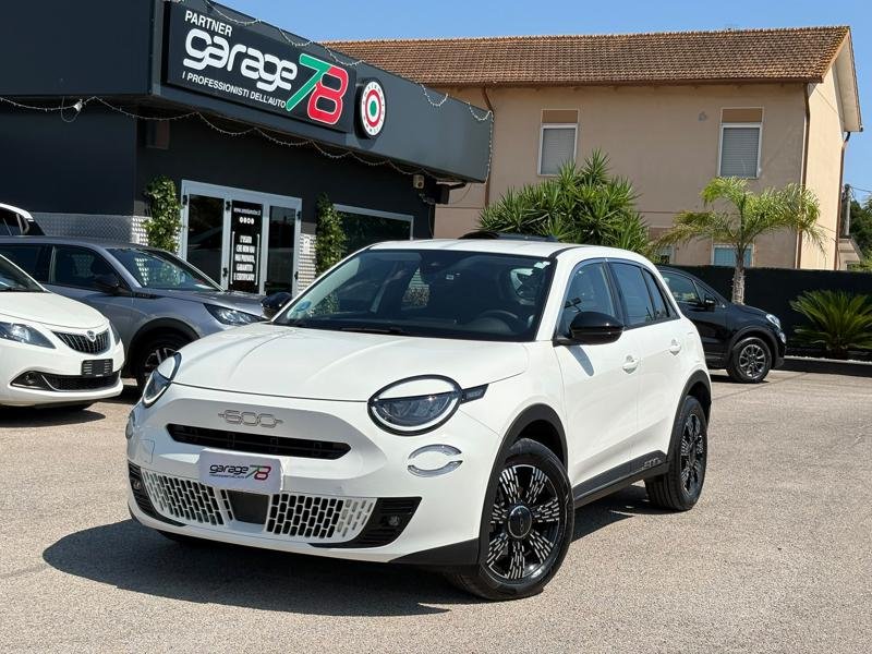 FIAT 600 HYBRID DCT MHEV 110 CV
